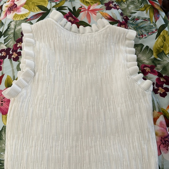 Current air white textured ruffle tank size small. Never worn. NWOT - Picture 5 of 5
